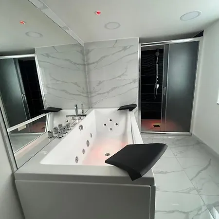 Luigi Luxury * Νάπολη