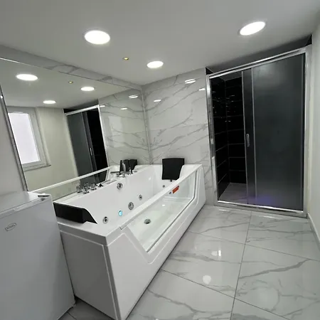 Luigi Luxury * Νάπολη