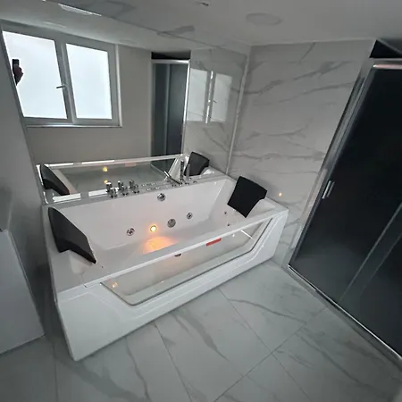 Luigi Luxury * Νάπολη