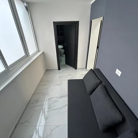 Luigi Luxury * Νάπολη