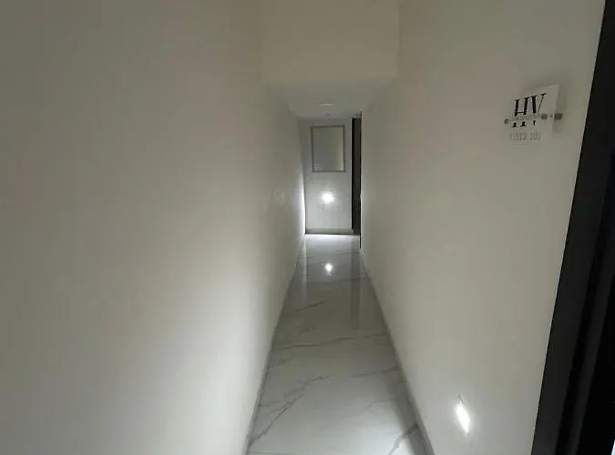 Luigi Luxury アパート *