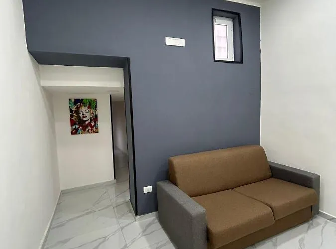 Luigi Luxury ナポリ