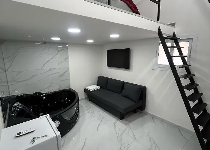 Luigi Luxury アパート *