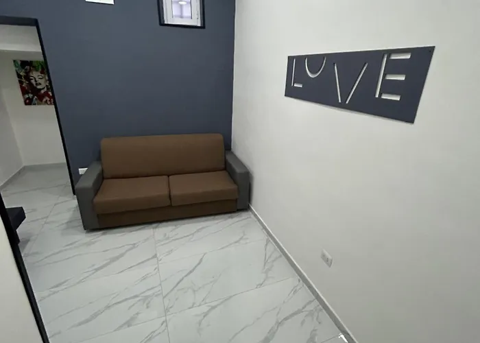 Luigi Luxury アパート *